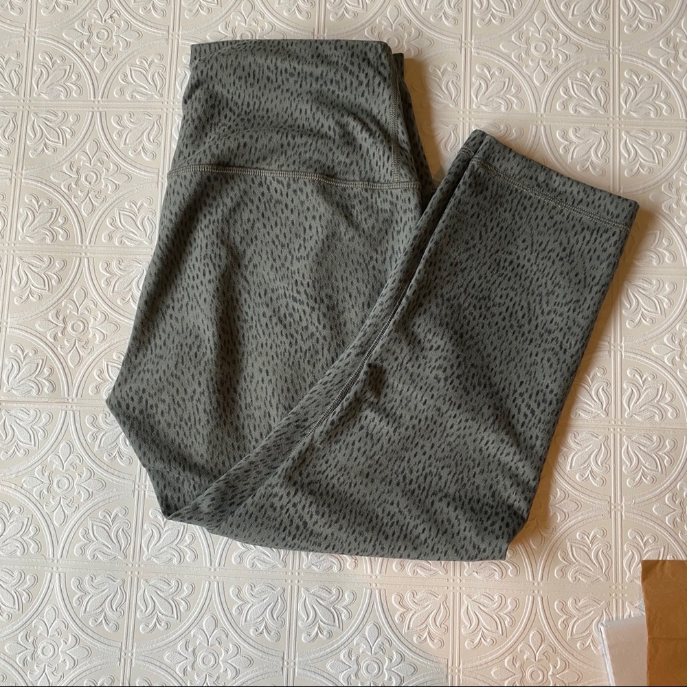 Lululemon Wunder Unders in Dottie Dash